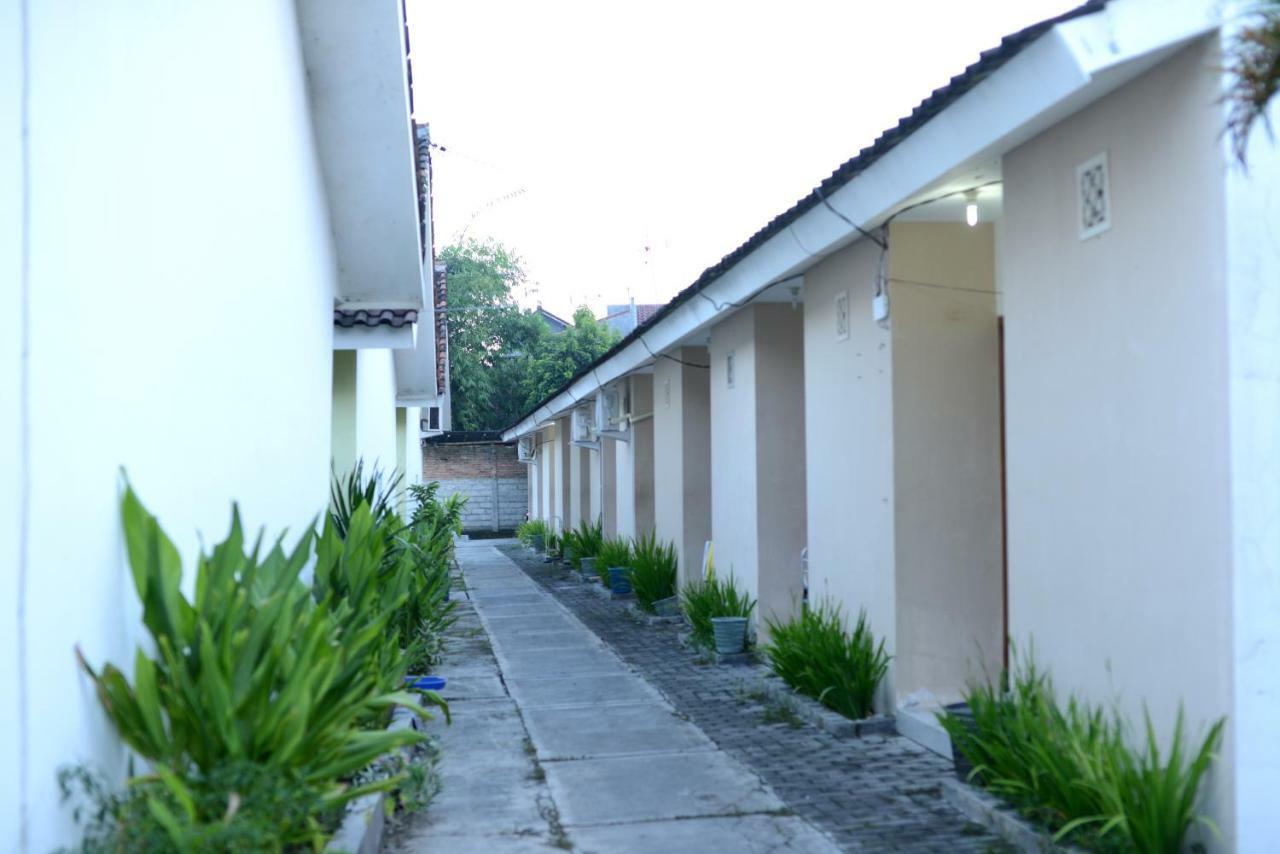 Reddoorz Syariah Plus Near Banyuwangi Airport Екстериор снимка