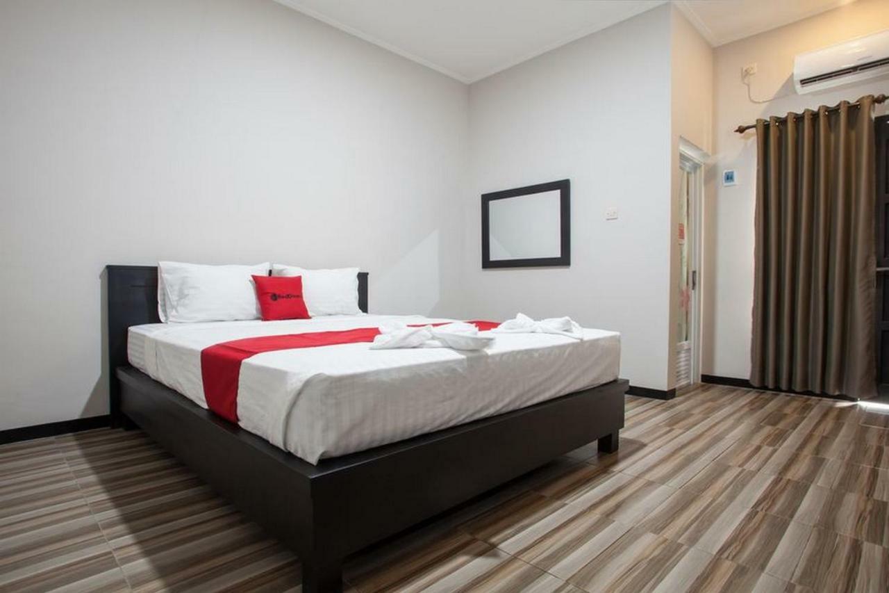 Reddoorz Syariah Plus Near Banyuwangi Airport Екстериор снимка