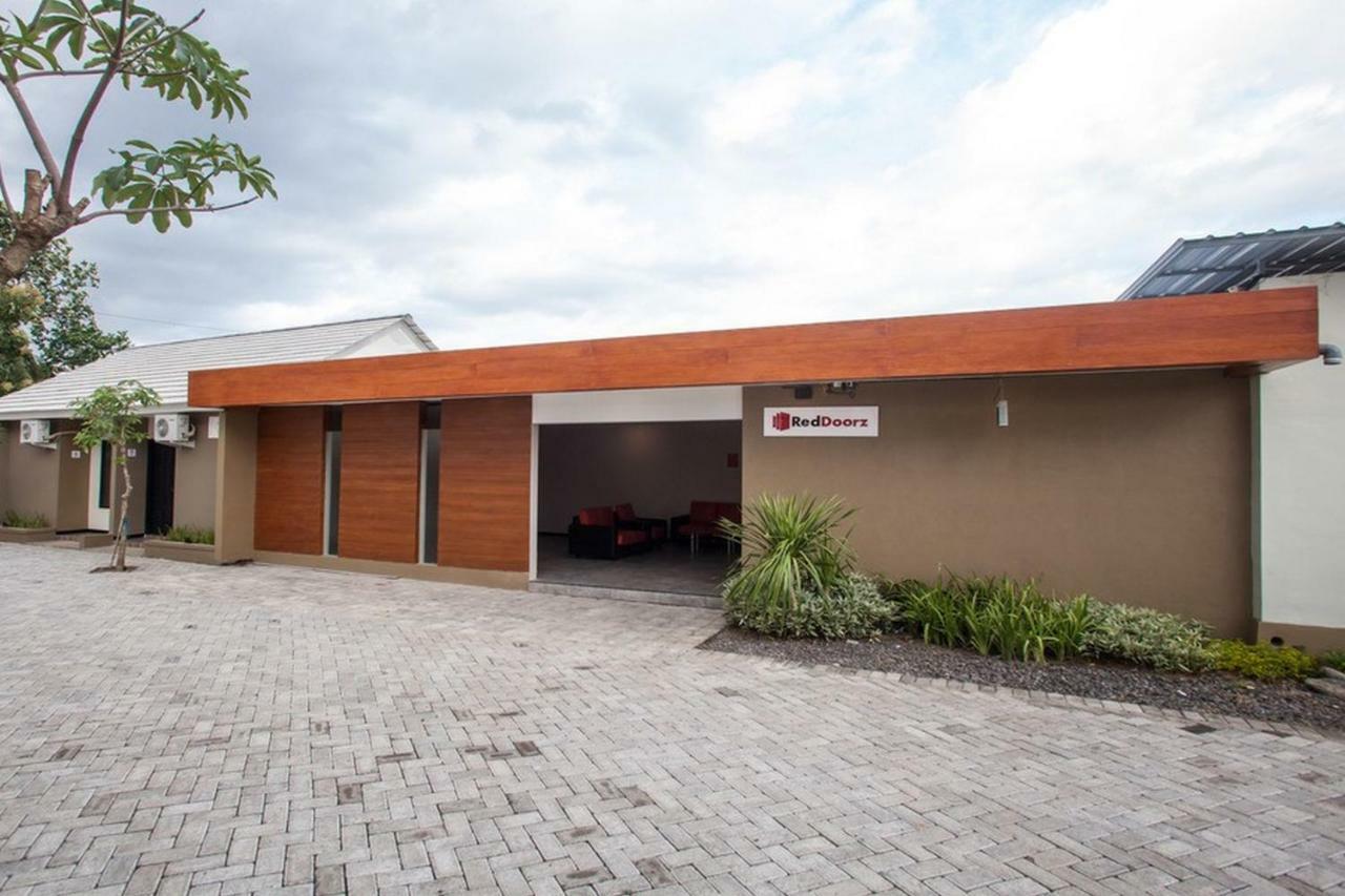 Reddoorz Syariah Plus Near Banyuwangi Airport Екстериор снимка