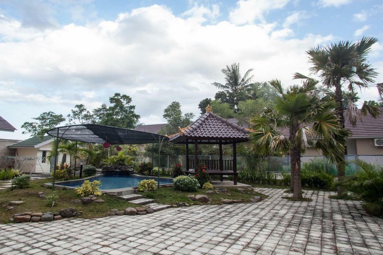 Reddoorz Syariah Plus Near Banyuwangi Airport Екстериор снимка